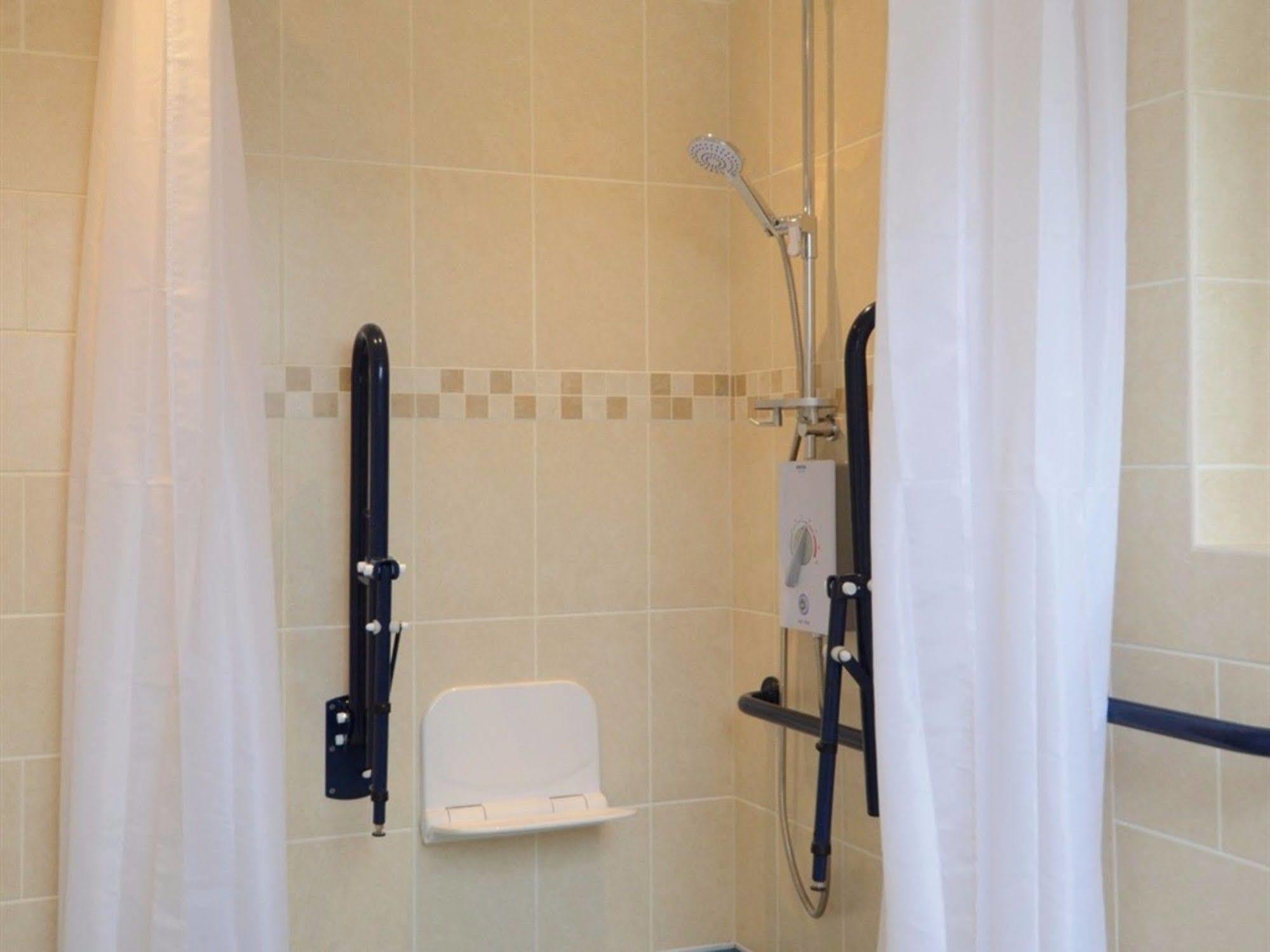 בילת' וולס Neuadd Henllan Lodge מראה חיצוני תמונה