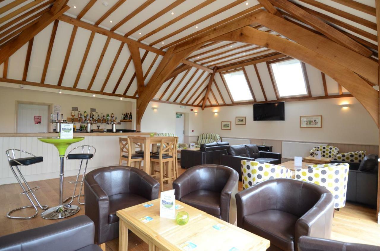 בילת' וולס Neuadd Henllan Lodge מראה חיצוני תמונה