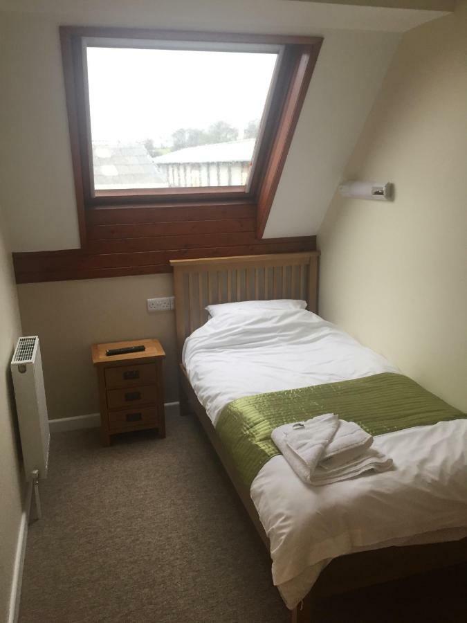 בילת' וולס Neuadd Henllan Lodge מראה חיצוני תמונה